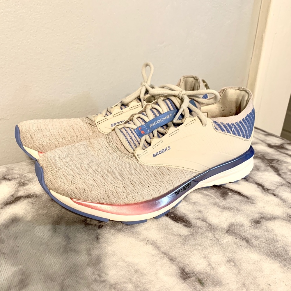 Brooks Running Ricochet, size 9